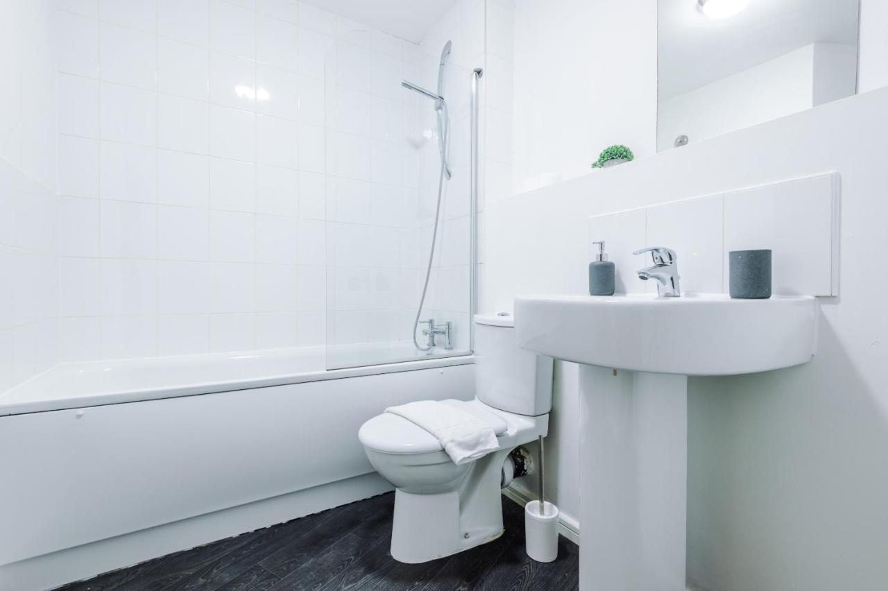 2 Bed Apartment With Balcony Private Parking Near Etihad Stadium, Coop Live Manchester Extérieur photo